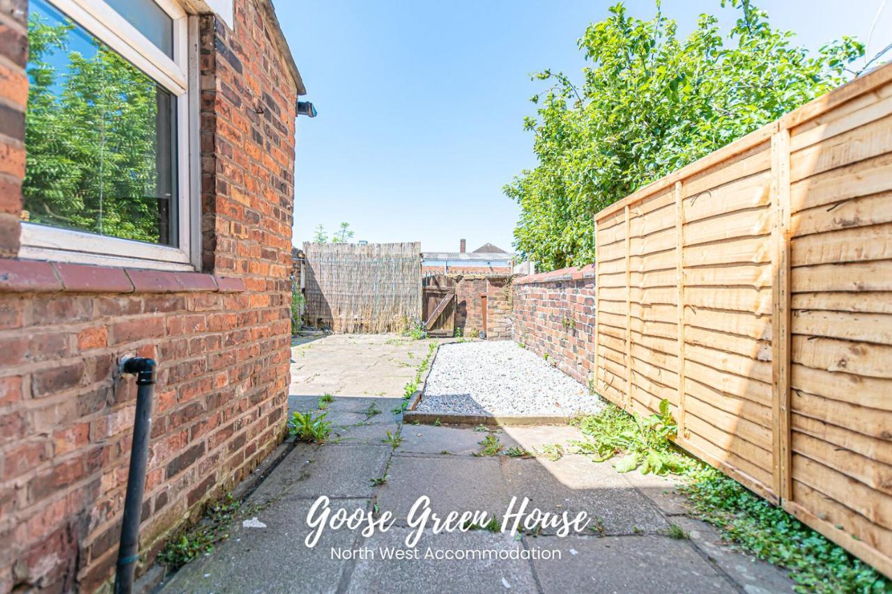 Modern 3Br House In Ince Ideal For Contractors & Long Stays Wigan Exterior foto