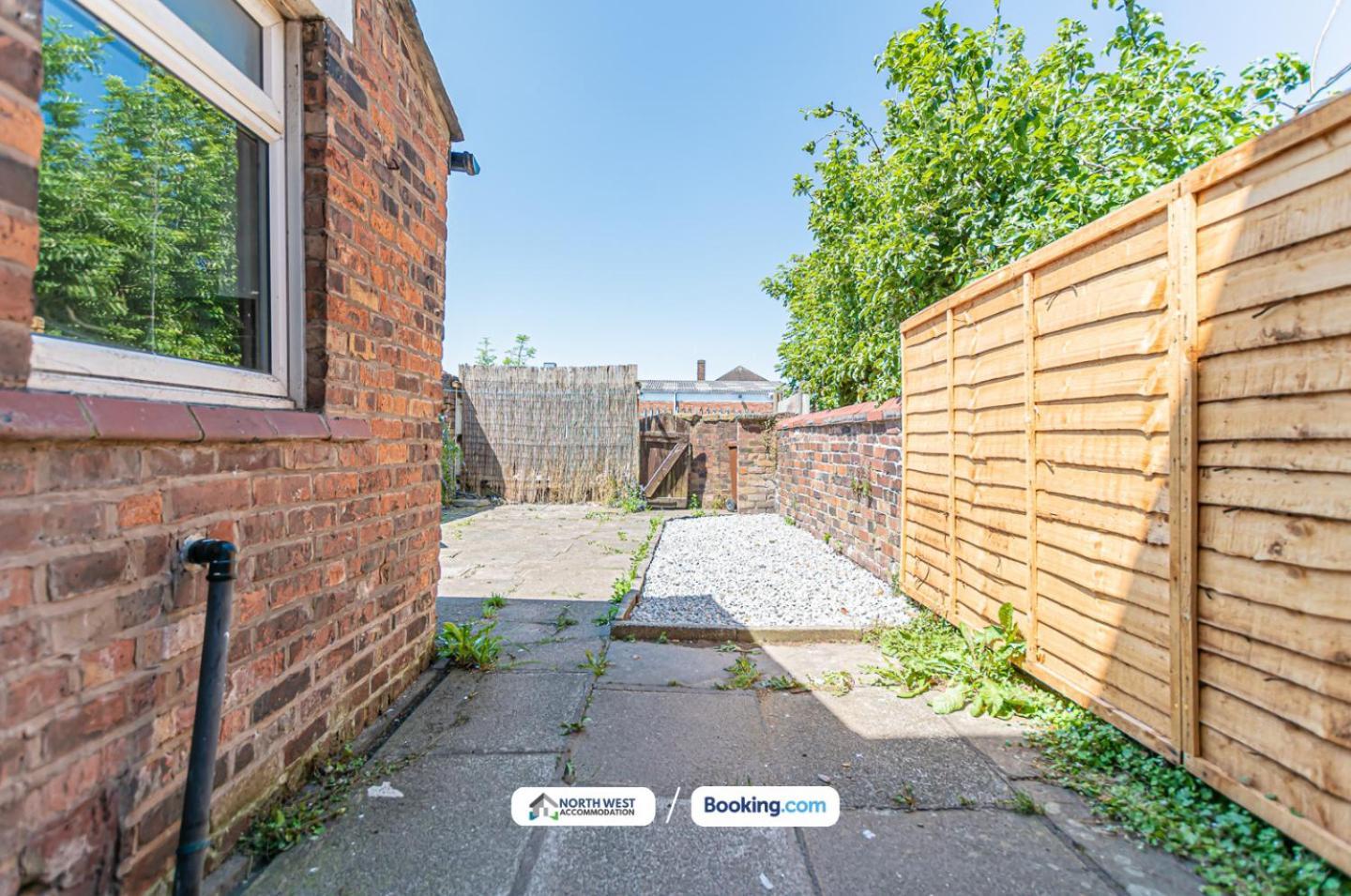 Modern 3Br House In Ince Ideal For Contractors & Long Stays Wigan Exterior foto
